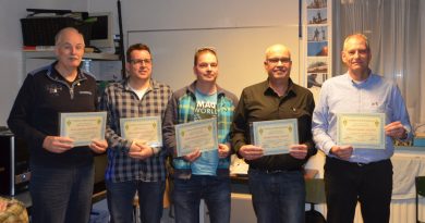 Jaarvergadering met speldjesregen Jaarvergadering met speldjesregen